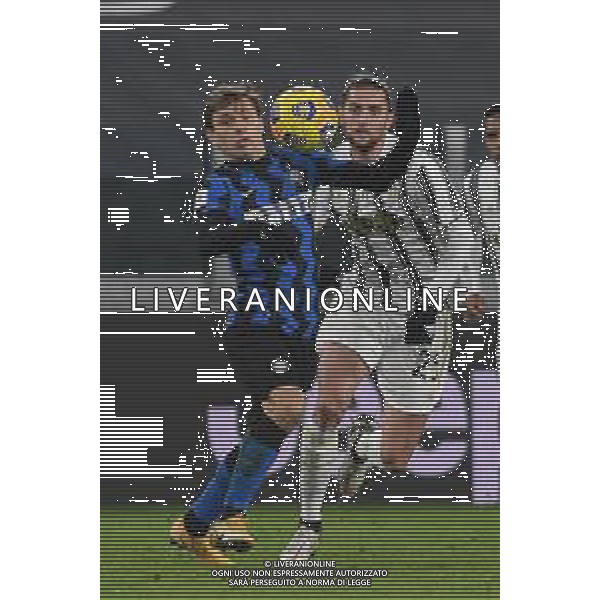 Torino 09.02.2021 Allianz Stadium Juventus vs Inter Semifinale Ritorno Coppa Italia Tim 2020/2021/2020 ©Viganti/Agenzia Aldo Liverani Nella foto: nicolo\' barella e adrien rabiot ©Viganti/AGENZIA ALDO LIVERANI SAS