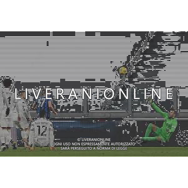 Torino 09.02.2021 Allianz Stadium Juventus vs Inter Semifinale Ritorno Coppa Italia Tim 2020/2021/2020 ©Viganti/Agenzia Aldo Liverani Nella foto: parata di samir handanovic su cristiano ronaldo ©Viganti/AGENZIA ALDO LIVERANI SAS
