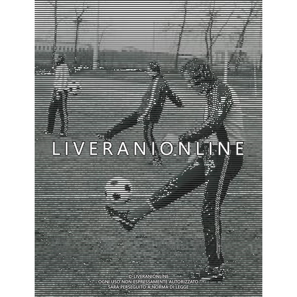 RETROSPETTIVA RENE\' VAN DER KERKHOF CALCIATORE NELLA FOTO RENE\' VAN DER KERKHOF CON LA NAZIONALE OLANDESE AG ALDO LIVERANI SAS