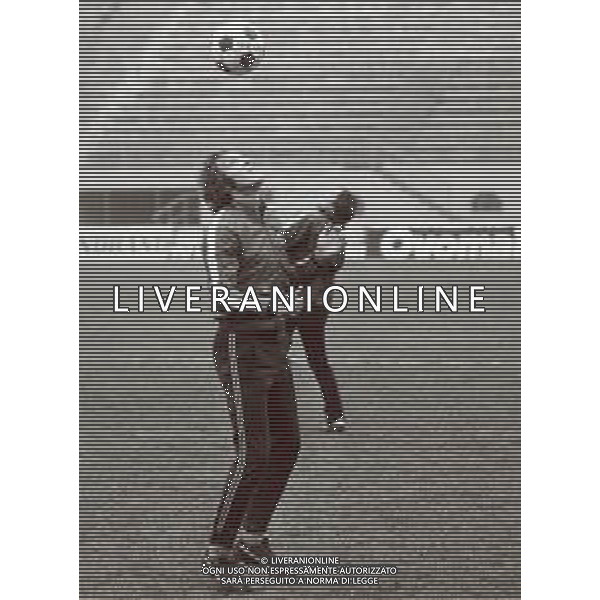 RETROSPETTIVA RENE\' VAN DER KERKHOF CALCIATORE NELLA FOTO RENE\' VAN DER KERKHOF CON LA NAZIONALE OLANDESE AG ALDO LIVERANI SAS