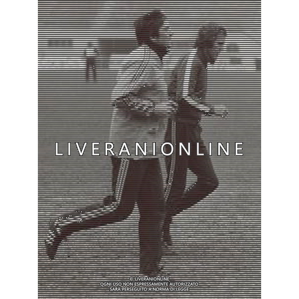 RETROSPETTIVA RENE\' VAN DER KERKHOF CALCIATORE NELLA FOTO RENE\' VAN DER KERKHOF CON LA NAZIONALE OLANDESE AG ALDO LIVERANI SAS