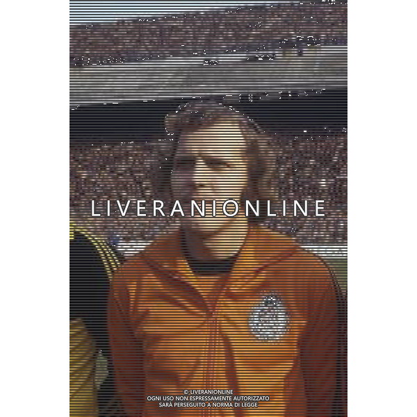 RETROSPETTIVA RENE\' VAN DER KERKHOF CALCIATORE NELLA FOTO RENE\' VAN DER KERKHOF CON LA NAZIONALE OLANDESE AG ALDO LIVERANI SAS