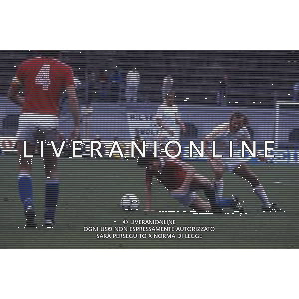 RETROSPETTIVA RENE\' VAN DER KERKHOF CALCIATORE NELLA FOTO RENE\' VAN DER KERKHOF CON LA NAZIONALE OLANDESE AG ALDO LIVERANI SAS
