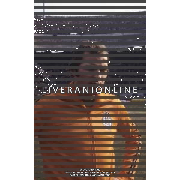 RETROSPETTIVA WILLY VAN DER KERKHOF CALCIATORE NELLA FOTO WILLY VAN DER KERKHOF CON LA NAZIONALE OLANDESE AG ALDO LIVERANI SAS