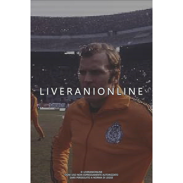 RETROSPETTIVA WILLY VAN DER KERKHOF CALCIATORE NELLA FOTO WILLY VAN DER KERKHOF CON LA NAZIONALE OLANDESE AG ALDO LIVERANI SAS