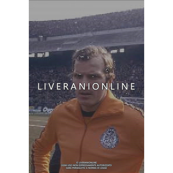 RETROSPETTIVA WILLY VAN DER KERKHOF CALCIATORE NELLA FOTO WILLY VAN DER KERKHOF CON LA NAZIONALE OLANDESE AG ALDO LIVERANI SAS