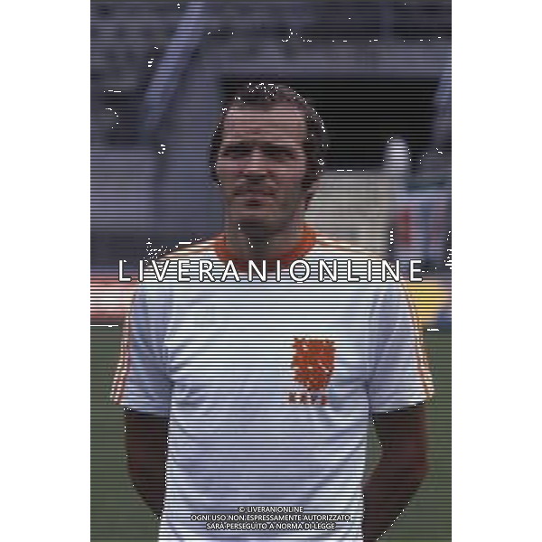 RETROSPETTIVA WILLY VAN DER KERKHOF CALCIATORE NELLA FOTO WILLY VAN DER KERKHOF CON LA NAZIONALE OLANDESE AG ALDO LIVERANI SAS