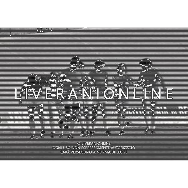 21-12-1980 VARESE CAMPIONATO DI CALCIO SERIE B VARESE RIMINI 2-2 NELLA FOTO ESULTANZA GIOCATORI RIMINI DOPO IL GOAL AG ALDO LIVERANI SAS