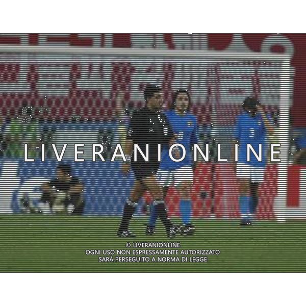 MONDIALI CALCIO DAEJEON (COREA DEL SUD) 18/06/2002 COREA DEL SUD ITALIA NELLA FOTO L\'ARBITRO BYRON MORENO E GENNARO GATTUSO AGENZIA ALDO LIVERANI SAS