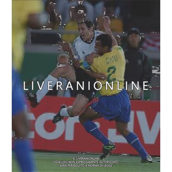 YOKOHAMA (GIAPPONE) 30/06/2002 FINALE MONDIALI CALCIO 2002 GERMANIA - BRASILE NELLA FOTO CAFU\' E NEUVILLE AGENZIA ALDO LIVERANI SAS