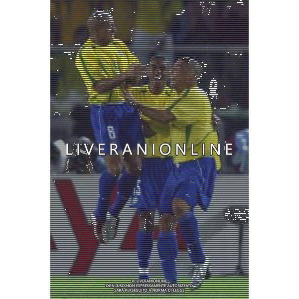 YOKOHAMA (GIAPPONE) 30/06/2002 FINALE MONDIALI CALCIO 2002 GERMANIA - BRASILE NELLA FOTO RONALDO, KLEBERSON E ROBERTO CARLOS ESULTANZA AGENZIA ALDO LIVERANI SAS
