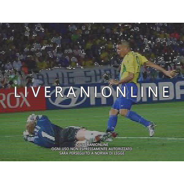 YOKOHAMA (GIAPPONE) 30/06/2002 FINALE MONDIALI CALCIO 2002 GERMANIA - BRASILE NELLA FOTO PRIMO GOL RONALDO AGENZIA ALDO LIVERANI SAS