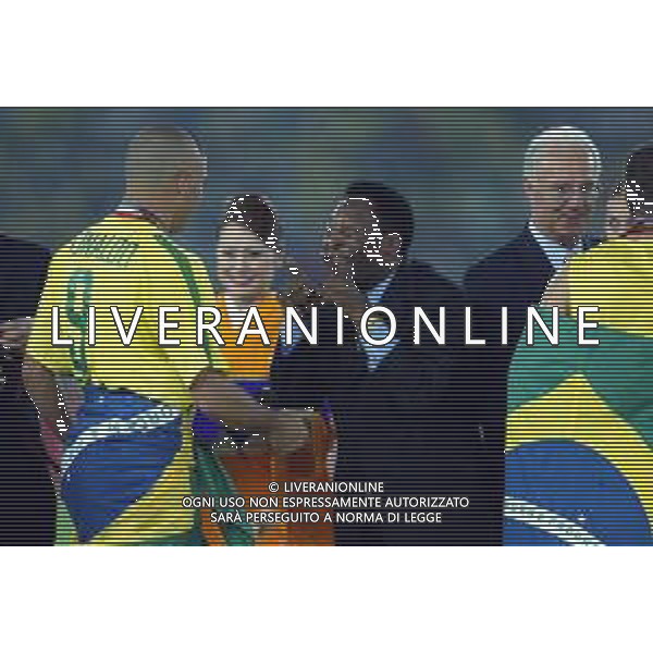 YOKOHAMA (GIAPPONE) 30/06/2002 FINALE MONDIALI CALCIO 2002 GERMANIA - BRASILE NELLA FOTO ESULTANZA RONALDO E PELE\' AGENZIA ALDO LIVERANI SAS