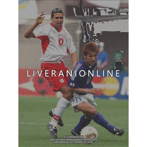 mondiali korea giappone 2002 osaka 14/06/02 tunisia giappone nella foto kais ghodhbane e Atsushi yanagisawa Agenzia aldo liverani Sas