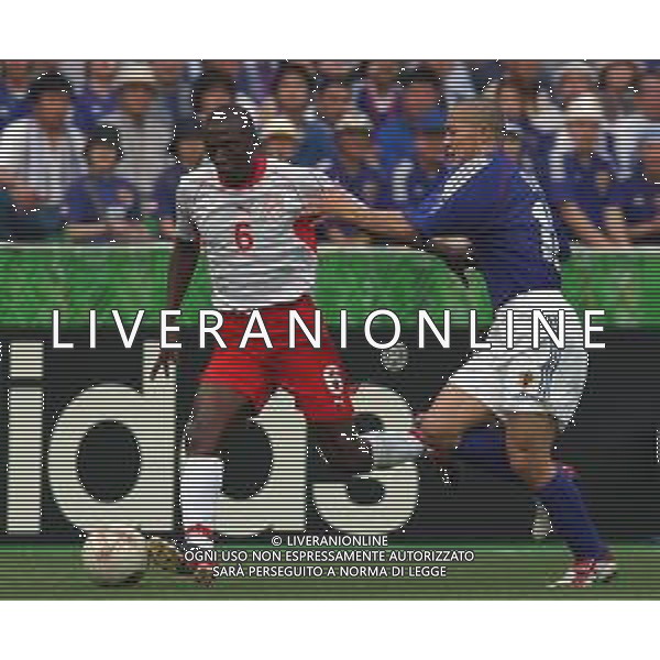 mondiali korea giappone 2002 osaka 14/06/02 tunisia giappone nella foto ONO SHINJI - HATEM TRABELSI Agenzia aldo liverani Sas