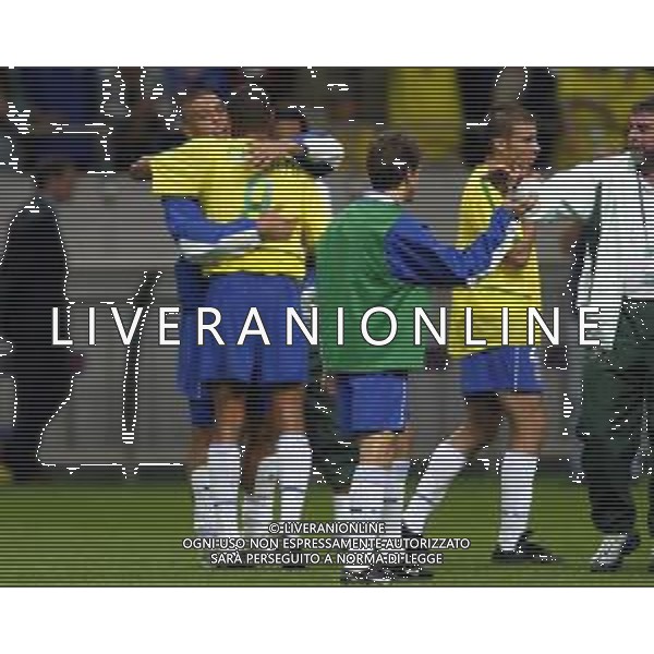 Saitama (GIAPPONE) 26/06/2002 MONDIALI DI CALCIO FIFA World Cup 2002 BRASILE - TURCHIA 1-0 - SEMIFINALE nella foto abbracci a fine gara - esultanza brasile ronaldo gilberto silva Agenzia Aldo Liverani Sas