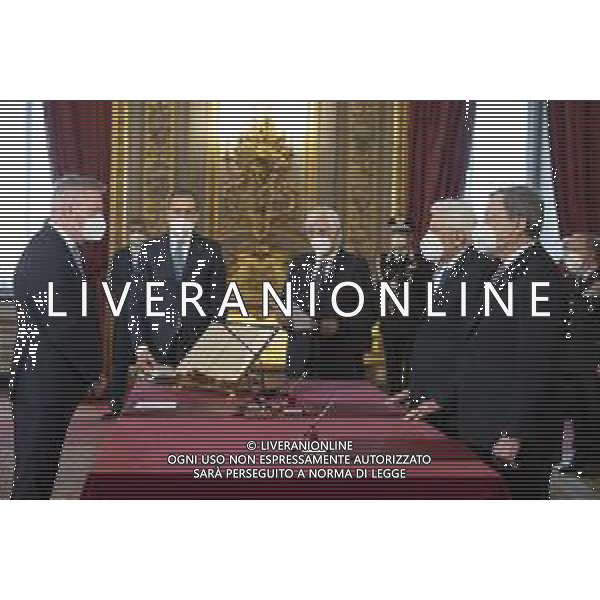 Il Presidente della Repubblica Sergio Mattarella e il Presidente del Consiglio Mario Draghi durante il giuramento del Ministro della difesa: Onorevole Lorenzo Guerini (foto di Francesco Ammendola - Ufficio per la Stampa e la Comunicazione della Presidenza della Repubblica) AG ALDO LIVERANI SAS