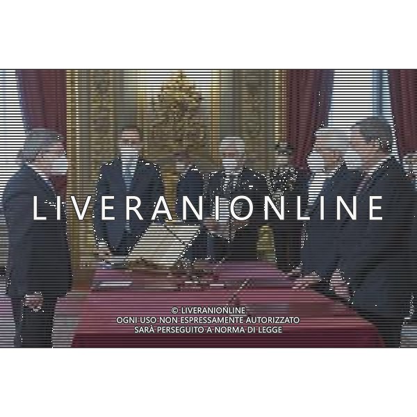 Roma - Il Presidente della Repubblica Sergio Mattarella e il Presidente del Consiglio Mario Draghi durante il giuramento del Ministro delle infrastrutture e dei trasporti, Professor Enrico Giovannini, oggi 13 febbraio 2021. (Foto di Francesco Ammendola - Ufficio per la Stampa e la Comunicazione della Presidenza della Repubblica) AG ALDO LIVERANI SAS