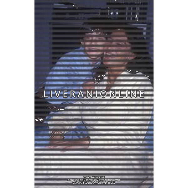 RETROSPETTIVA ELVIRA GARFAGNA MOGLIE DI WALTER ZENGA NELLA FOTO ELVIRA GARFAGNA PRIMA MOGLIE DI WALTER ZENGA NEGLI ANNI 90 CON IL FIGLIO JACOPO AG ALDO LIVERANI SAS