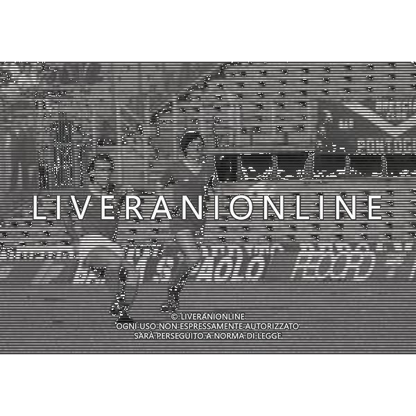 27-09-1981 BRESCIA CAMPIONATO DI CALCIO SERIE B BRESCIA LECCE 1-1 PARTITA POI VINTA A TAVOLINO DAL LECCE 0-2 PER LANCIO DI OGGETTI NELLA FOTO AZIONE DI GIOCO AG ALDO LIVERANI SAS