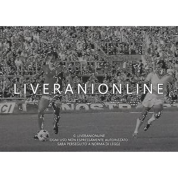 27-09-1981 BRESCIA CAMPIONATO DI CALCIO SERIE B BRESCIA LECCE 1-1 PARTITA POI VINTA A TAVOLINO DAL LECCE 0-2 PER LANCIO DI OGGETTI NELLA FOTO AZIONE DI GIOCO AG ALDO LIVERANI SAS