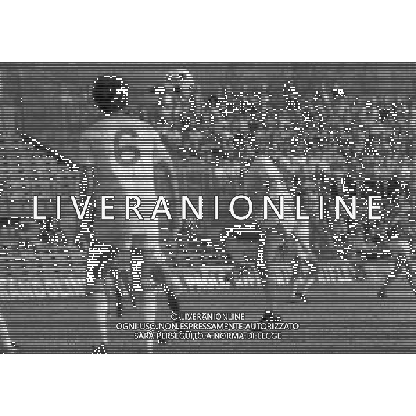 27-09-1981 BRESCIA CAMPIONATO DI CALCIO SERIE B BRESCIA LECCE 1-1 PARTITA POI VINTA A TAVOLINO DAL LECCE 0-2 PER LANCIO DI OGGETTI NELLA FOTO CLAUDIO MERLO AG ALDO LIVERANI SAS