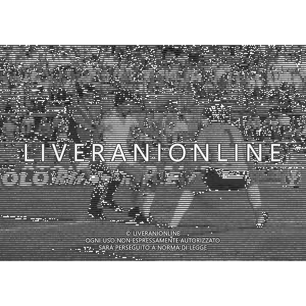 27-09-1981 BRESCIA CAMPIONATO DI CALCIO SERIE B BRESCIA LECCE 1-1 PARTITA POI VINTA A TAVOLINO DAL LECCE 0-2 PER LANCIO DI OGGETTI NELLA FOTO CARMELO MICELI E DIVO VANNUCCI AG ALDO LIVERANI SAS