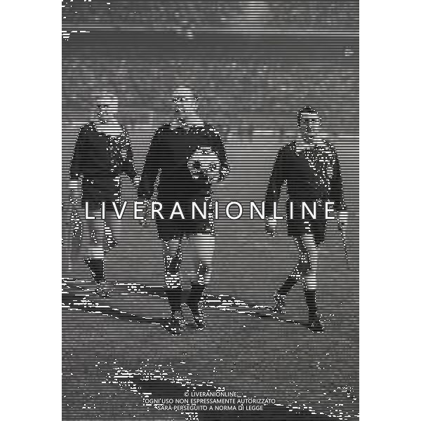 04-03-1981 MILANO QUARTI DI FINALE COPPA DEI CAMPIONI ANDATA INTER STELLA ROSSA 1-1 NELLA FOTO ARBITRO PALOTAI AG ALDO LIVERANI SAS