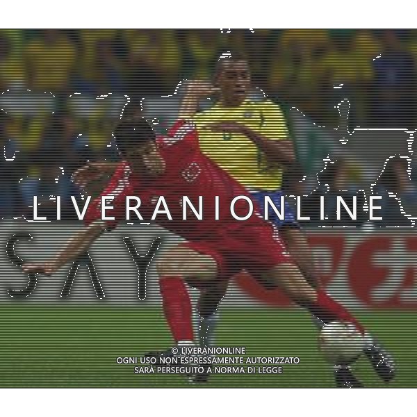 SAITAMA (GIAPPONE) 26/06/2002 (Giappone) 26/06/2002 MONDIALI CALCIO FIFA World Cup 2002 brasile-Turchia 1/0 nella foto hakan sukur e gilberto silva AGENZIA ALDO LIVERANI SAS