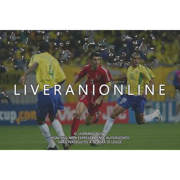 SAITAMA (GIAPPONE) 26/06/2002 (Giappone) 26/06/2002 MONDIALI CALCIO FIFA World Cup 2002 brasile-Turchia 1/0 nella foto hakan sukur e rivaldo AGENZIA ALDO LIVERANI SAS