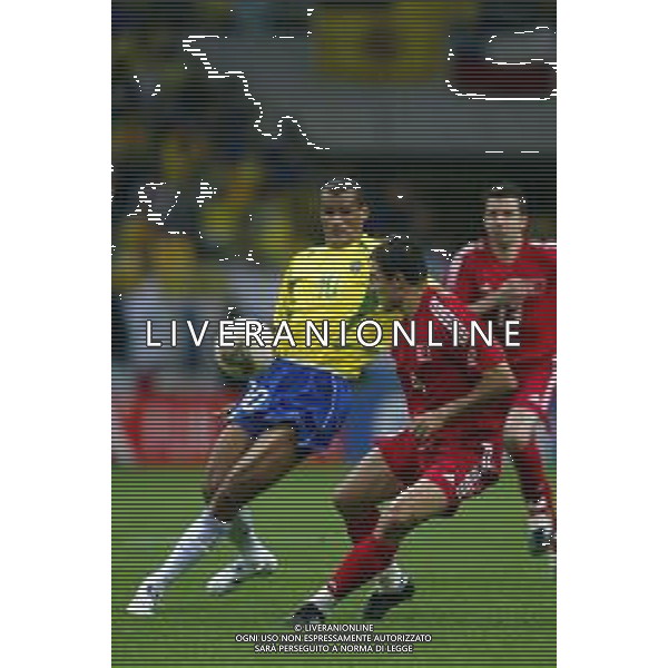 SAITAMA (GIAPPONE) 26/06/2002 (Giappone) 26/06/2002 MONDIALI CALCIO FIFA World Cup 2002 brasile-Turchia 1/0 nella foto rivaldo e fatih akyel AGENZIA ALDO LIVERANI SAS