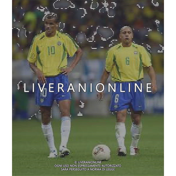 SAITAMA (GIAPPONE) 26/06/2002 (Giappone) 26/06/2002 MONDIALI CALCIO FIFA World Cup 2002 brasile-Turchia 1/0 nella foto rivaldo e roberto carlos AGENZIA ALDO LIVERANI SAS