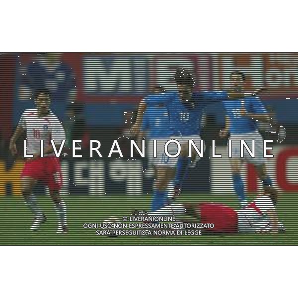 daejeon (corea del sud) 18/06/2002 mondiali calcio 2002 COREA ITALIA NELLA FOTO TOTTI FRANCESCO MENTRE SALTA UN\'AVVERSARIO Agenzia aldo liverani sas
