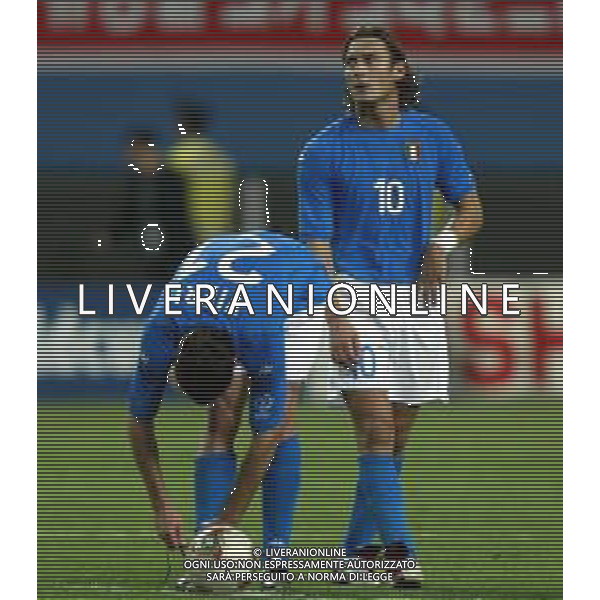 daejeon (corea del sud) 18/06/2002 mondiali calcio 2002 italia - corea nella foto christian vieri e totti francesco Agenzia aldo liverani sas