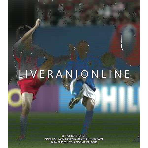 daejeon (corea del sud) 18/06/2002 mondiali calcio 2002 COREA ITALIA NELLA FOTO CRISTIANO ZANETTI E PARK JI-SUNG Agenzia aldo liverani sas