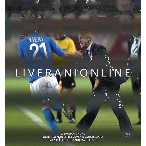 Ibaraki (GIAPPONE) 08/06/2002 Mondiali CALCIO 2002 ITALIA - CROAZIA nella foto ESULTANZA DELL\'ALLENATORE GIOVANNI TRAPATTONI CON CHRISTIAN VIERI DOPO IL GOL Agenzia Aldo Liverani Sas
