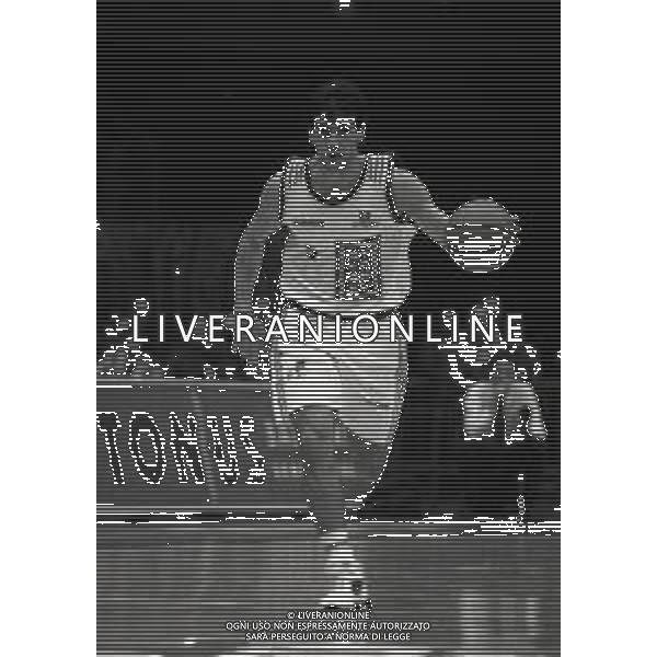 26-11-1994 MILANO CAMPIONATO DI BASKET SERIE A1 STEFANEL MILANO-BUCKLER BOLOGNA 73-94 NELLA FOTO FERDINADO GENTILE AG ALDO LIVERANI SAS