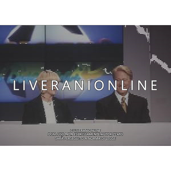 RETROSPETTIVA ROBERTA TERMALI CONDUTTRICE TELEVISIVA NELLA FOTO ROBERTA TERMALI CON ALDO BISCARDI NELLA TRASMISSIONE TELEVISIVA“ IL PROCESSO DEL LUNEDI\'“ ANNO 1995 AG ALDO LIVERANI SAS 