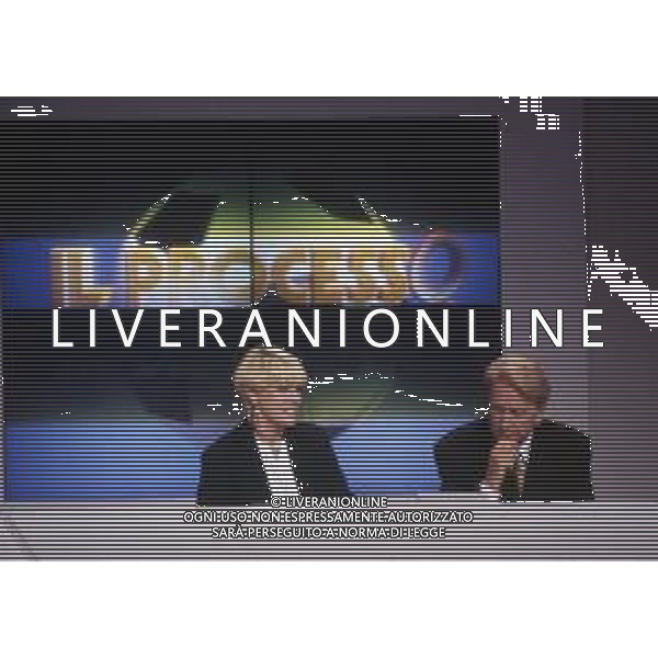 RETROSPETTIVA ROBERTA TERMALI CONDUTTRICE TELEVISIVA NELLA FOTO ROBERTA TERMALI CON ALDO BISCARDI NELLA TRASMISSIONE TELEVISIVA“ IL PROCESSO DEL LUNEDI\'“ ANNO 1995 AG ALDO LIVERANI SAS 