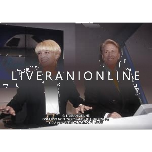 RETROSPETTIVA ROBERTA TERMALI CONDUTTRICE TELEVISIVA NELLA FOTO ROBERTA TERMALI CON ALDO BISCARDI NELLA TRASMISSIONE TELEVISIVA“ IL PROCESSO DEL LUNEDI\'“ ANNO 1995 AG ALDO LIVERANI SAS 