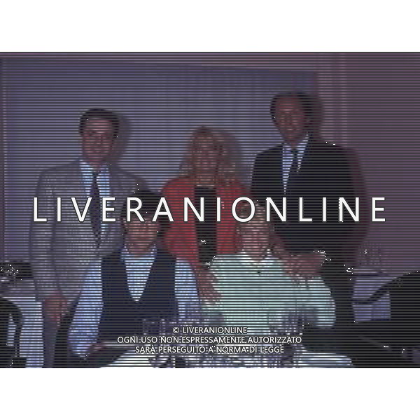 RETROSPETTIVA ROBERTA TERMALI CONDUTTRICE TELEVISIVA NELLA FOTO WALTER ZENGA ROBERTA TERMALI INAUGURAZIONE DEL LORO RISTORANTE PINK MOMENTS A MILANO NELL\'ANNO 1989 AG ALDO LIVERANI SAS 