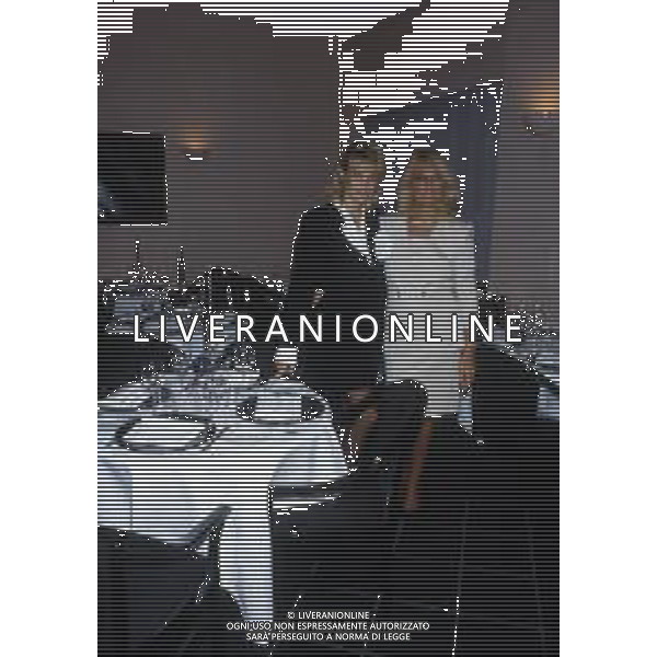 RETROSPETTIVA ROBERTA TERMALI CONDUTTRICE TELEVISIVA NELLA FOTO WALTER ZENGA ROBERTA TERMALI INAUGURAZIONE DEL LORO RISTORANTE PINK MOMENTS A MILANO NELL\'ANNO 1989 AG ALDO LIVERANI SAS 