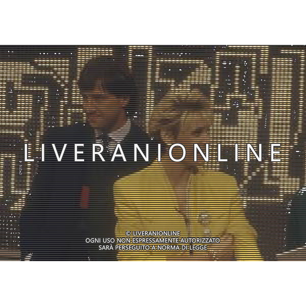 RETROSPETTIVA ROBERTA TERMALI CONDUTTRICE TELEVISIVA NELLA FOTO WALTER ZENGA ROBERTA TERMALI NELL\'ANNO 1988 NELLA TRASMISSIONE TELEVISIVA “FORZA ITALIA“ ODEON TV AG ALDO LIVERANI SAS