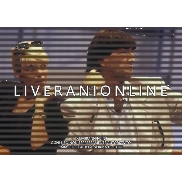 RETROSPETTIVA ROBERTA TERMALI CONDUTTRICE TELEVISIVA NELLA FOTO WALTER ZENGA ROBERTA TERMALI NELL\'ANNO 1988 NELLA TRASMISSIONE TELEVISIVA “FORZA ITALIA“ ODEON TV AG ALDO LIVERANI SAS