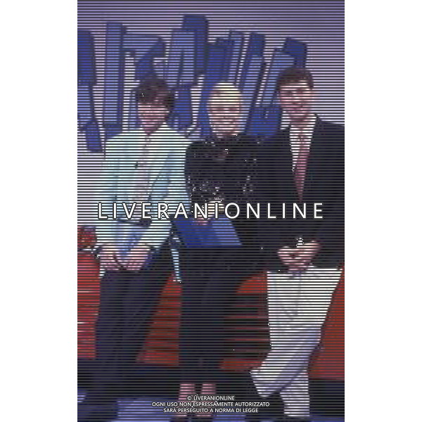 RETROSPETTIVA ROBERTA TERMALI CONDUTTRICE TELEVISIVA NELLA FOTO WALTER ZENGA ROBERTA TERMALI E FABIO FAZIO NELL\'ANNO 1988 NELLA TRASMISSIONE TELEVISIVA “FORZA ITALIA“ ODEON TV AG ALDO LIVERANI SAS