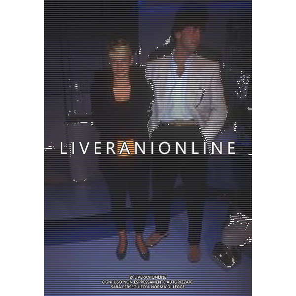 RETROSPETTIVA ROBERTA TERMALI CONDUTTRICE TELEVISIVA NELLA FOTO WALTER ZENGA ROBERTA TERMALI NELL\'ANNO 1988 NELLA TRASMISSIONE TELEVISIVA “FORZA ITALIA“ ODEON TV AG ALDO LIVERANI SAS