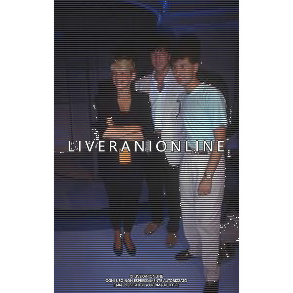 RETROSPETTIVA ROBERTA TERMALI CONDUTTRICE TELEVISIVA NELLA FOTO WALTER ZENGA ROBERTA TERMALI E FABIO FAZIO NELL\'ANNO 1988 NELLA TRASMISSIONE TELEVISIVA “FORZA ITALIA“ ODEON TV AG ALDO LIVERANI SAS