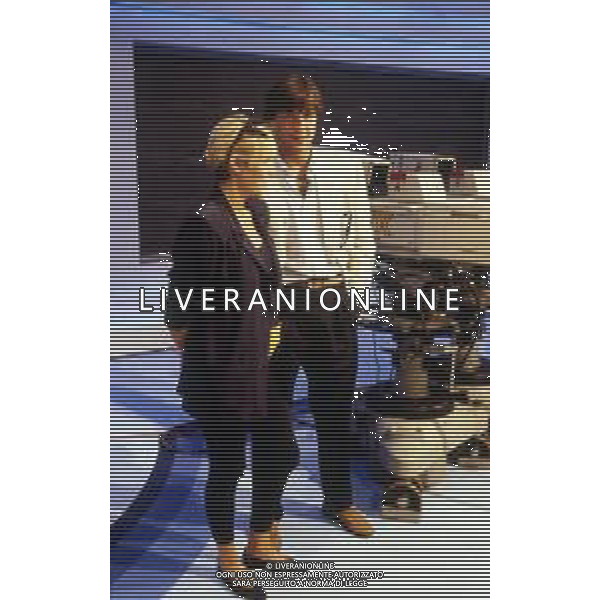RETROSPETTIVA ROBERTA TERMALI CONDUTTRICE TELEVISIVA NELLA FOTO WALTER ZENGA ROBERTA TERMALI NELL\'ANNO 1988 NELLA TRASMISSIONE TELEVISIVA “FORZA ITALIA“ ODEON TV AG ALDO LIVERANI SAS