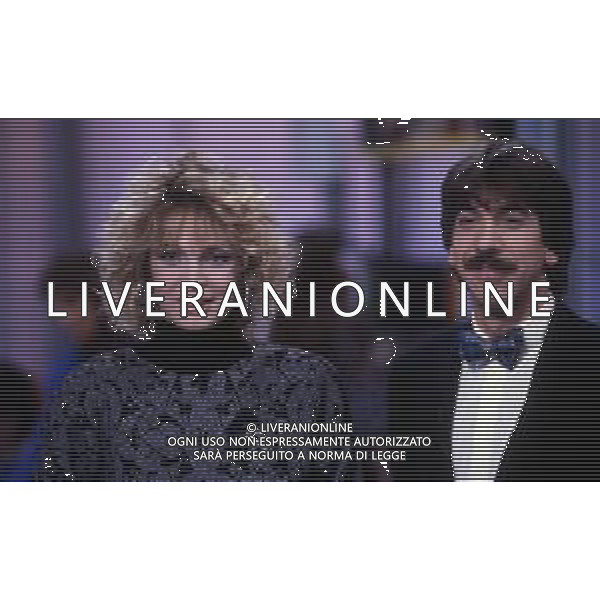 RETROSPETTIVA ROBERTA TERMALI CONDUTTRICE TELEVISIVA NELLA FOTO ROBERTA TERMALI CON MARCO COLUMBRO NELLA TRASMISSIONE TELEVISIVA“STUDIO 5“ NELL\'ANNO 1987 AG ALDO LIVERANI SAS
