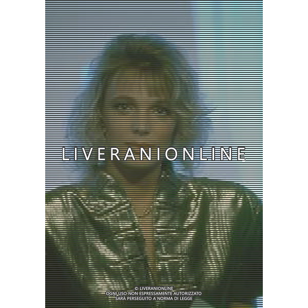 RETROSPETTIVA ROBERTA TERMALI CONDUTTRICE TELEVISIVA NELLA FOTO ROBERTA TERMALI NELLA TRASMISSIONE TELEVISIVA“STUDIO 5“ NELL\'ANNO 1987 AG ALDO LIVERANI SAS
